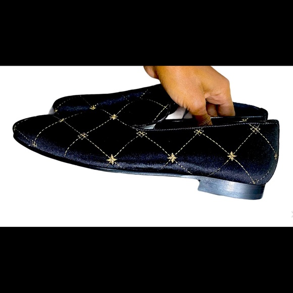 Velvet - Picture 2 of 2